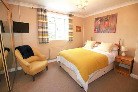 BEDROOM 2