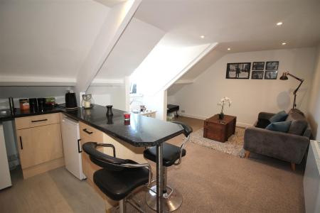 OPEN PLAN LIVING AREA