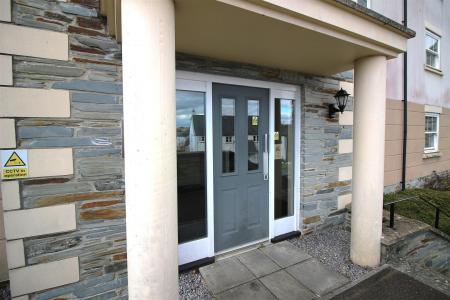 COMMUNAL ENTRANCE