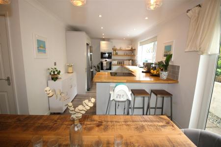 KITCHEN/DINER