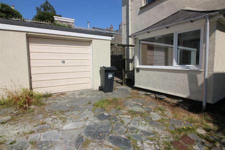 GARAGE & DRIVEWAY