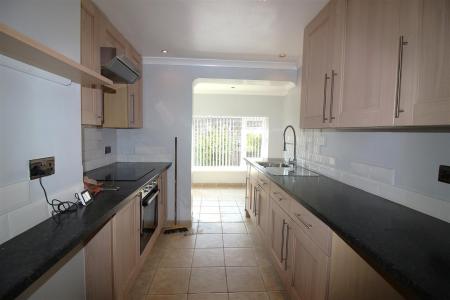 KITCHEN/BREAKFAST ROOM