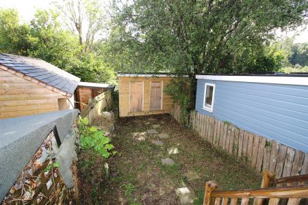 OUTSDIE OFFICE/HOBBY ROOM