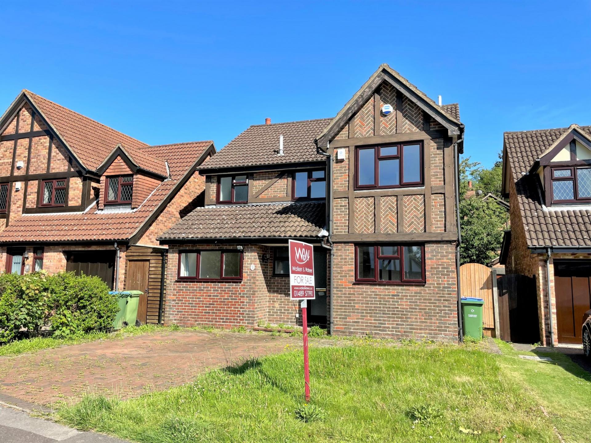 4 bedroom Detached House for sale in Locks Heath