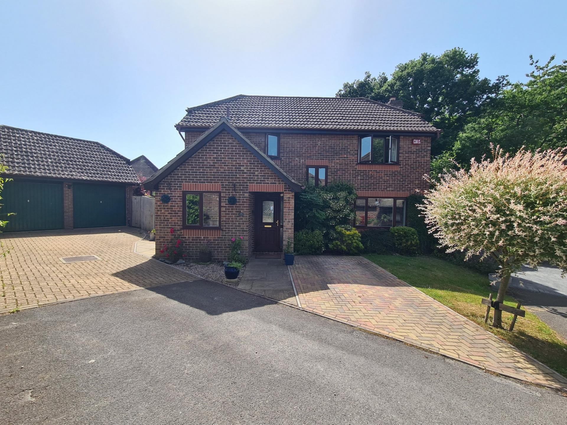 4 bedroom Detached House for sale in Locks Heath