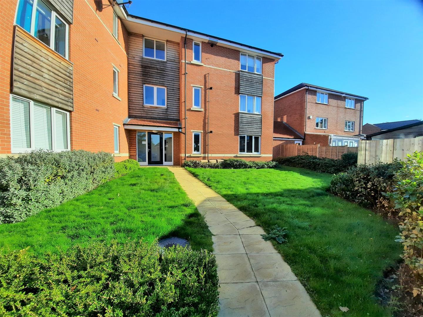 2 bedroom Apartment for sale in Locks Heath