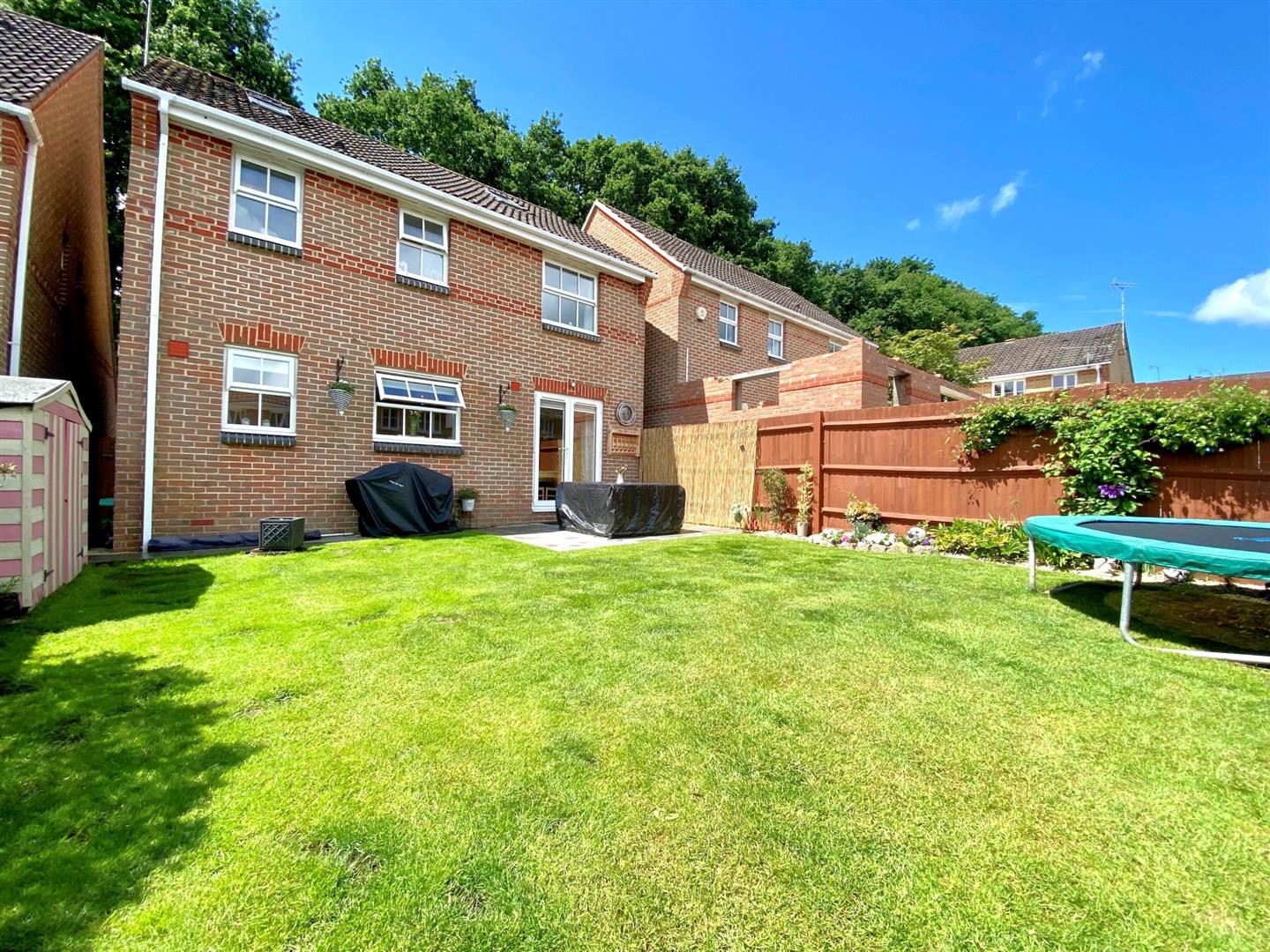 5 bedroom Detached House for sale in Whiteley