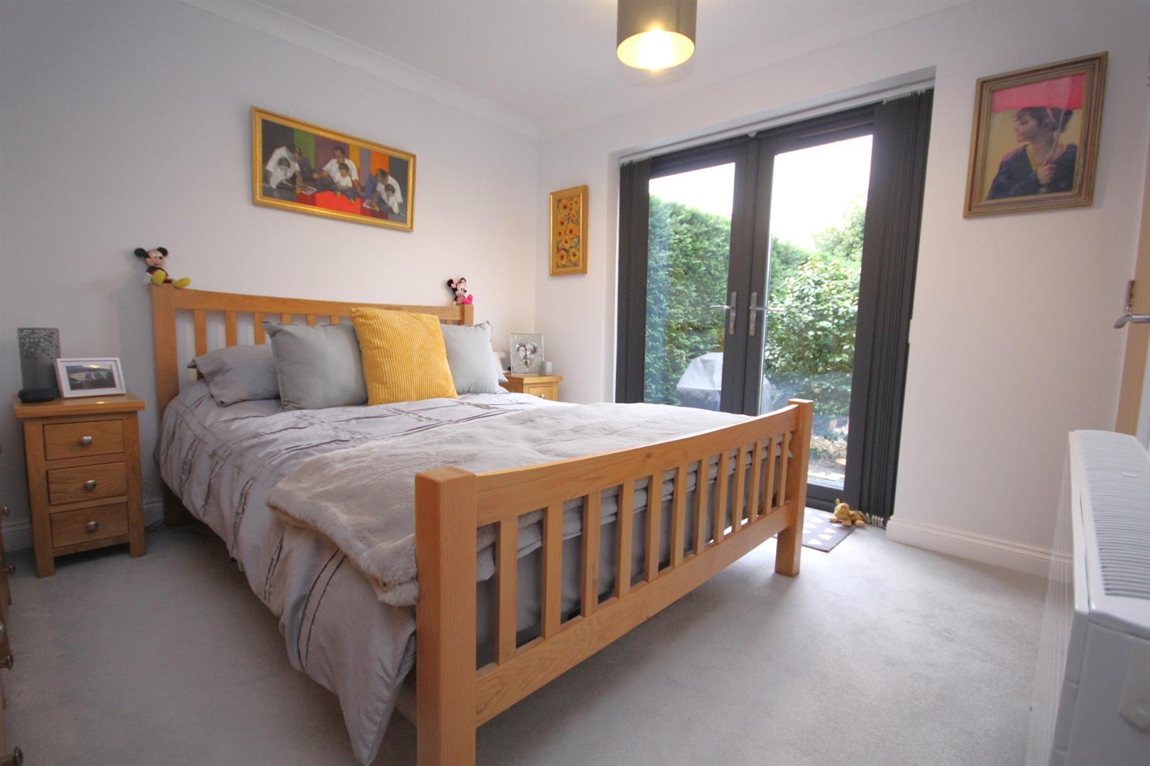 2 bedroom Detached Bungalow for sale in Southampton