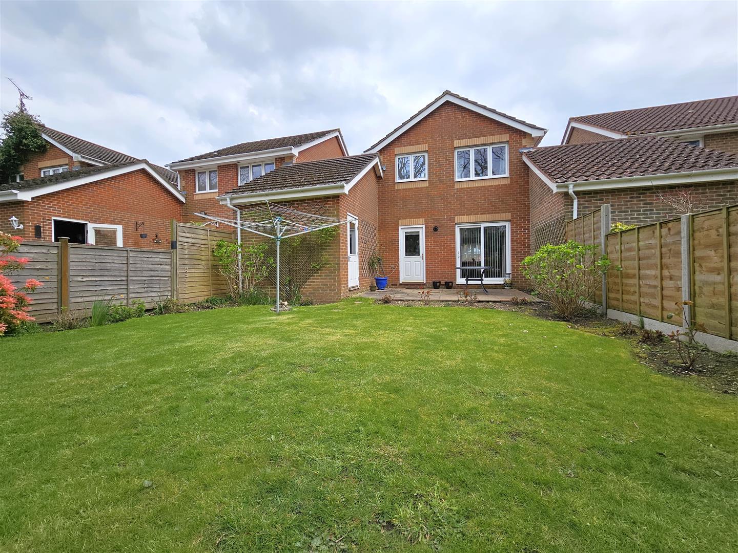 3 bedroom Detached House for sale in Park Gate