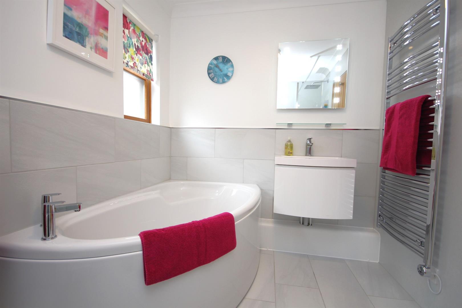 3 bedroom Detached Bungalow for sale in Locks Heath