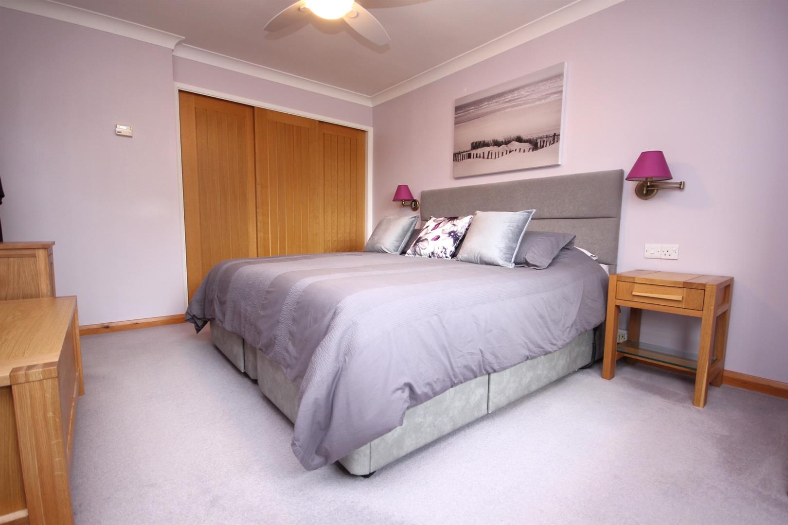 3 bedroom Detached Bungalow for sale in Locks Heath