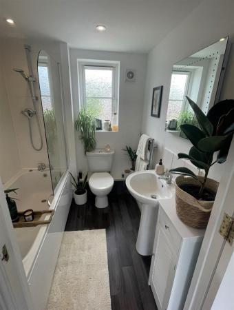 Bathroom 2.jpg