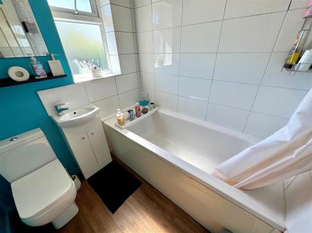 bathroom 2.jpg