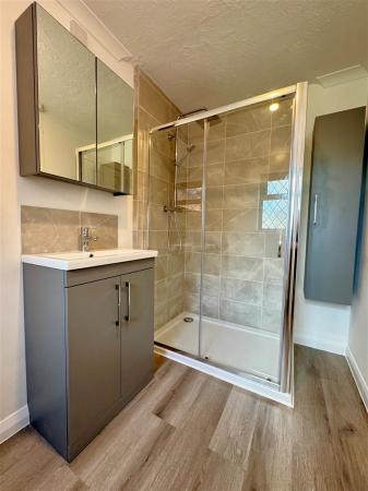 en-suite 2.jpg