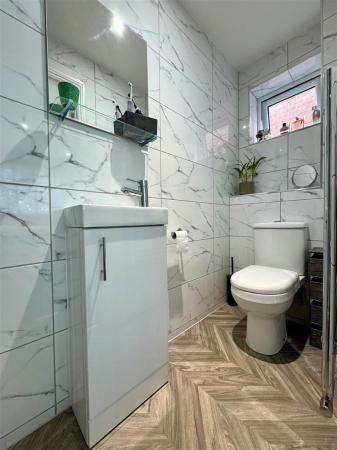 en-suite 2.jpg