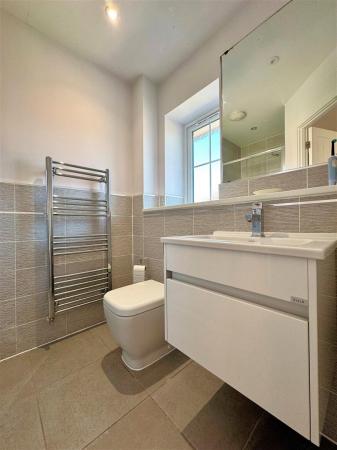 en-suite 2.jpg