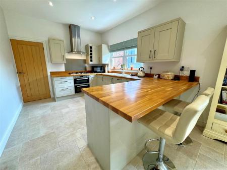 kitchen 3.jpg