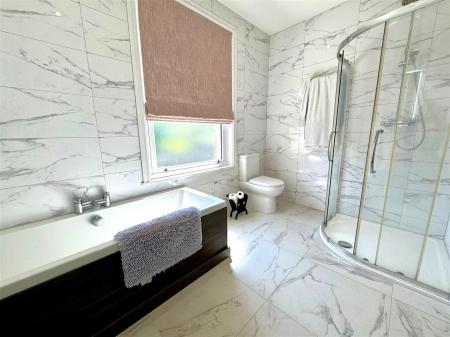bathroom 3.jpg