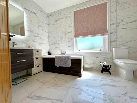 bathroom 2.jpg