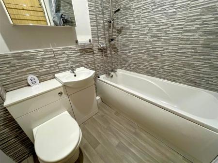 bathroom 2.jpg