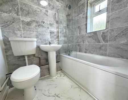 bathroom 3.jpg