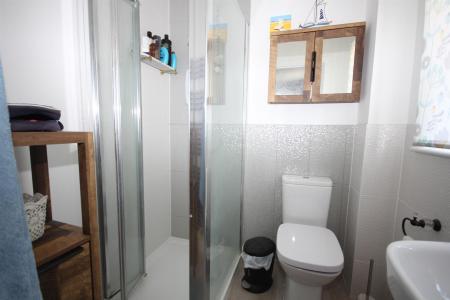 Ensuite.JPG