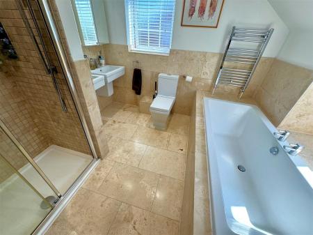 bathroom 3.jpg