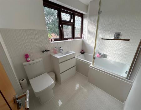Bathroom 2.jpg