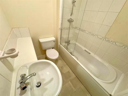 bathroom 2.jpg