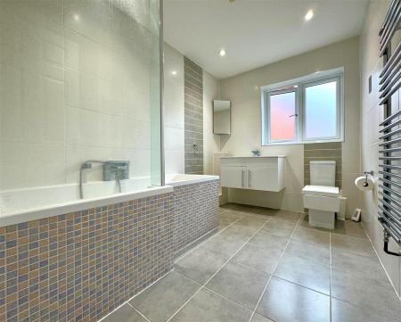 bathroom 2.jpg