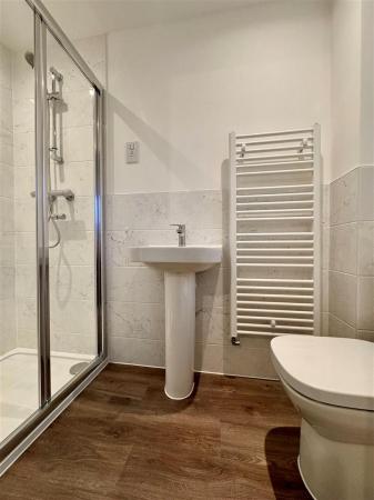 ensuite.jpg