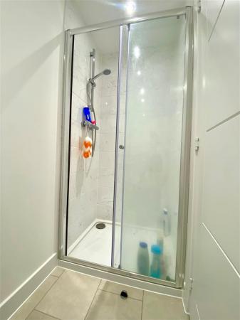 en-suite 2.jpg