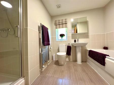 bathroom 4.jpg