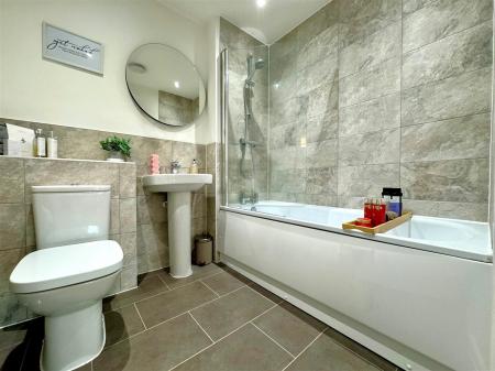 bathroom 2.jpg
