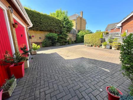 driveway.jpg