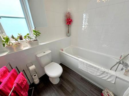 bathroom 2.jpg