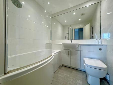 bathroom 3.jpg