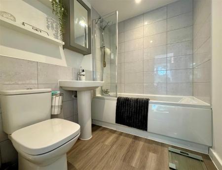 en-suite bathroom.jpg