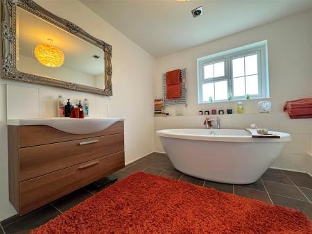 en-suite 3.jpg