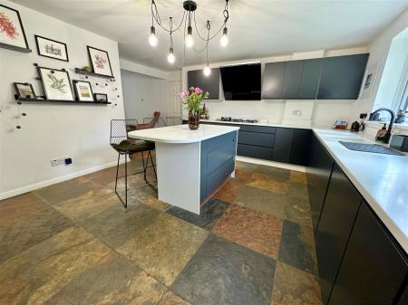 kitchen 4.jpg