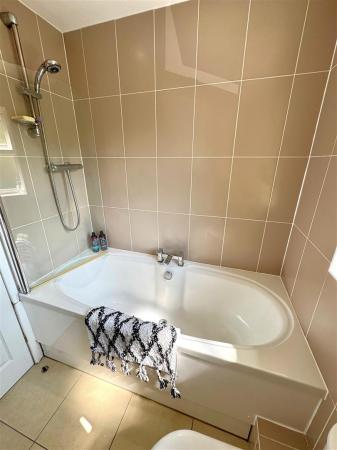 bathroom 2.jpg