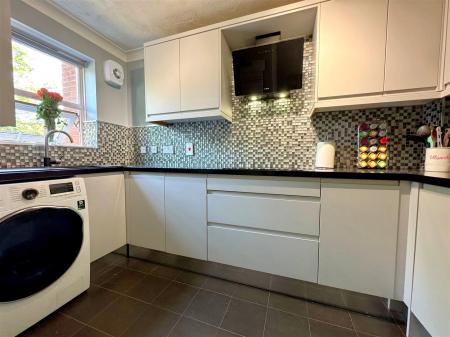 kitchen 2.jpg