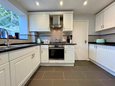 kitchen 2.jpg