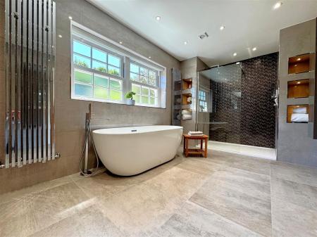 en-suite 2.jpg