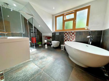bathroom 2.jpg