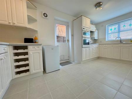 kitchen 2.jpg
