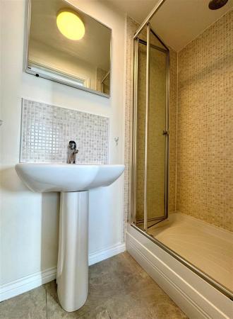 en-suite 2.jpg