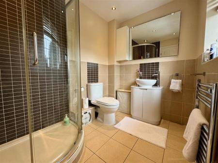 ensuite.jpg