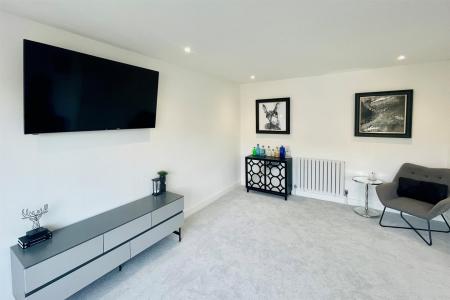 Lounge-2.jpg