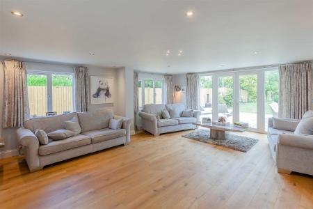 8425386-interior07-14.jpg